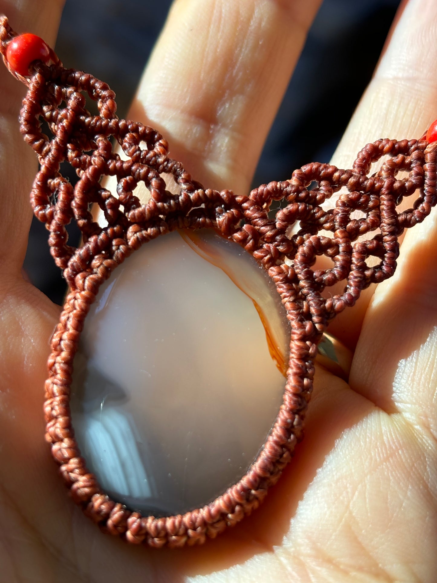 Collier grande agate Montana et corail rouge éthique